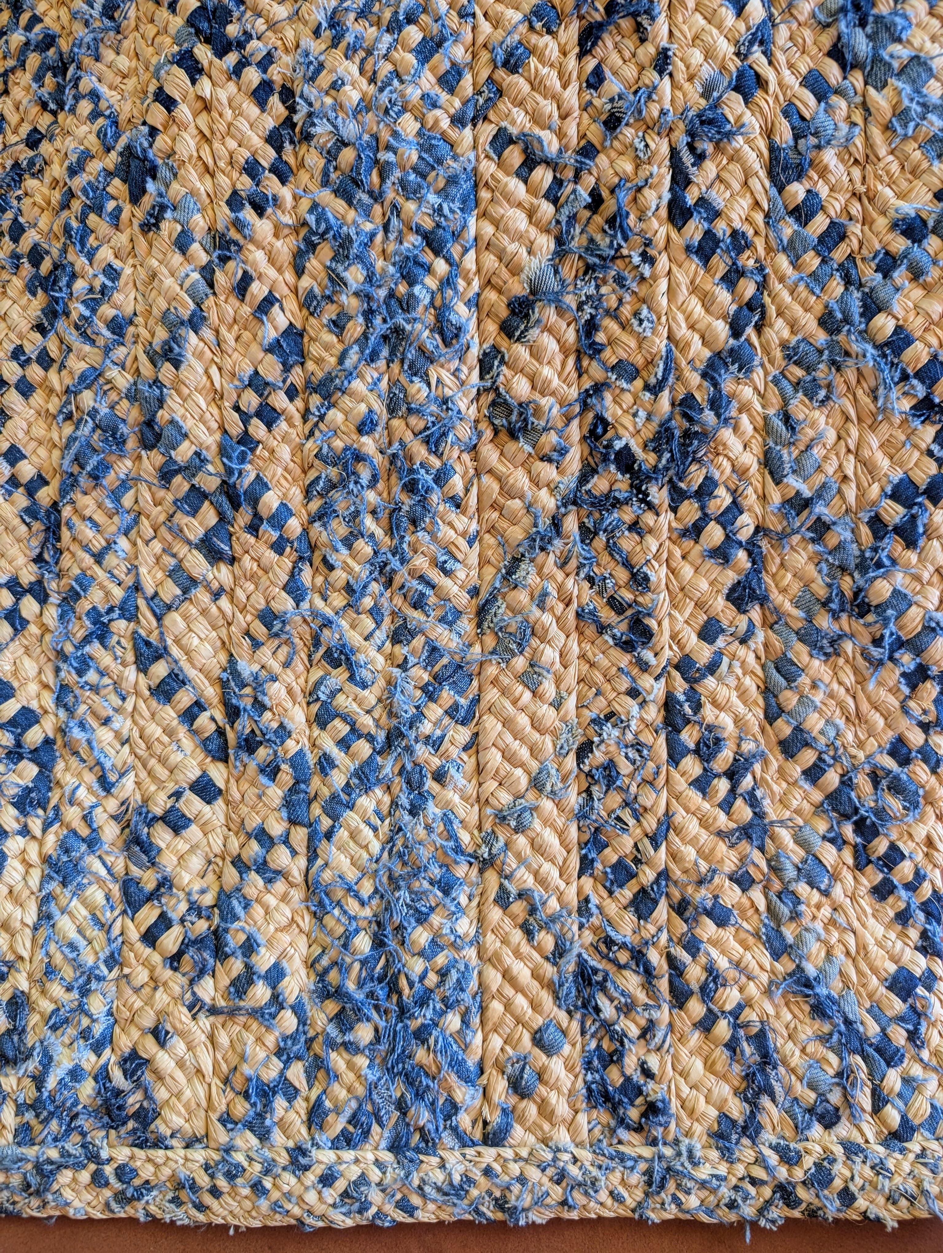 Nettoyage délicat d'un tapis en fibre — Soa Tigra